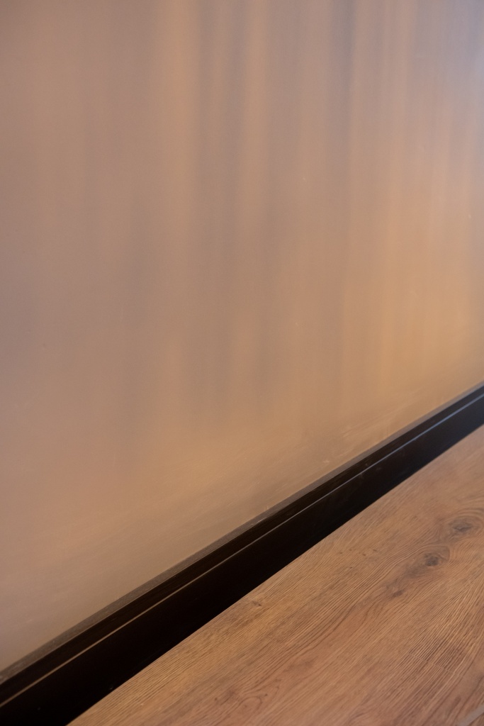 EPS ZÓCALO EXTRA LINE 100mm x 2,5m NEGRO MATE