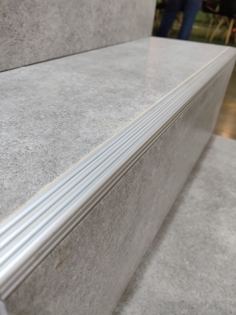 ALUMINIO PROT.ESC.GRADA 10,5x20mm x 2m CR MATE