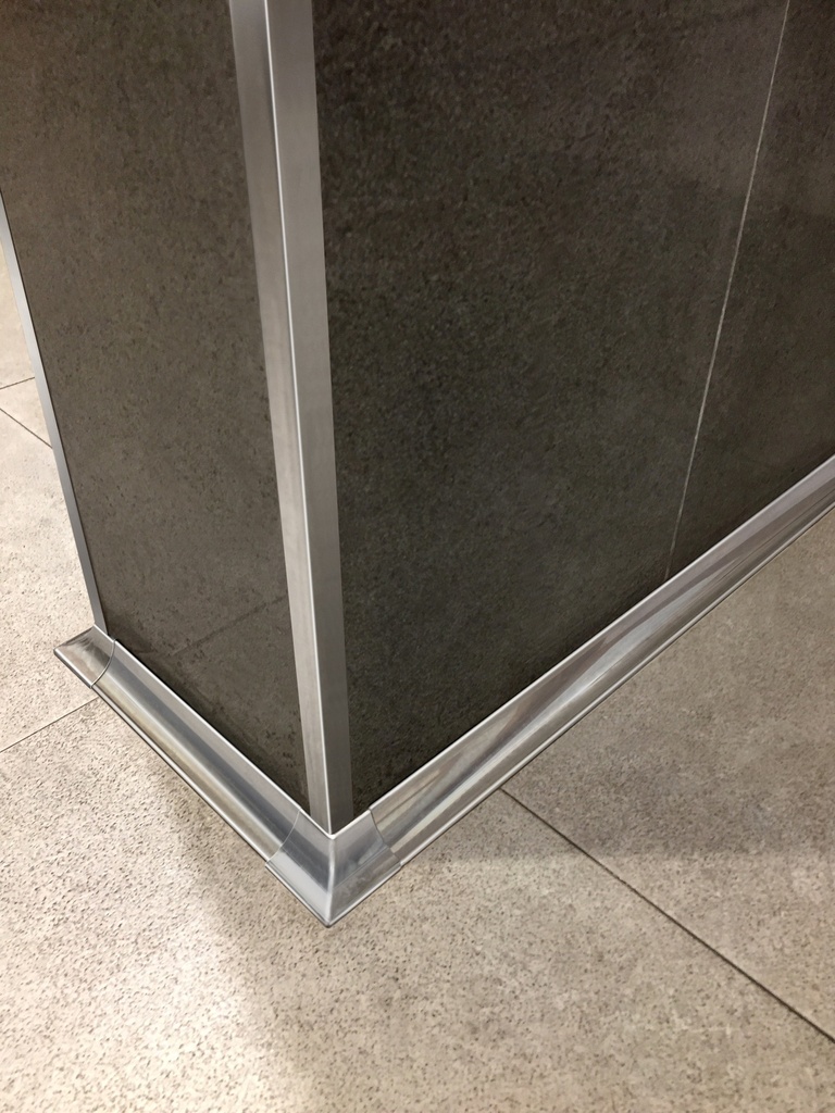 ACERO INOX. ZÓCALO SANIT.PLUS38mm 12x10mmx2,5m BRI