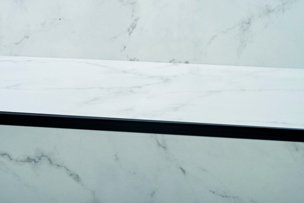 ALUM/PVC PROT ESCALON 10x30mm x 2,5m NEGRO