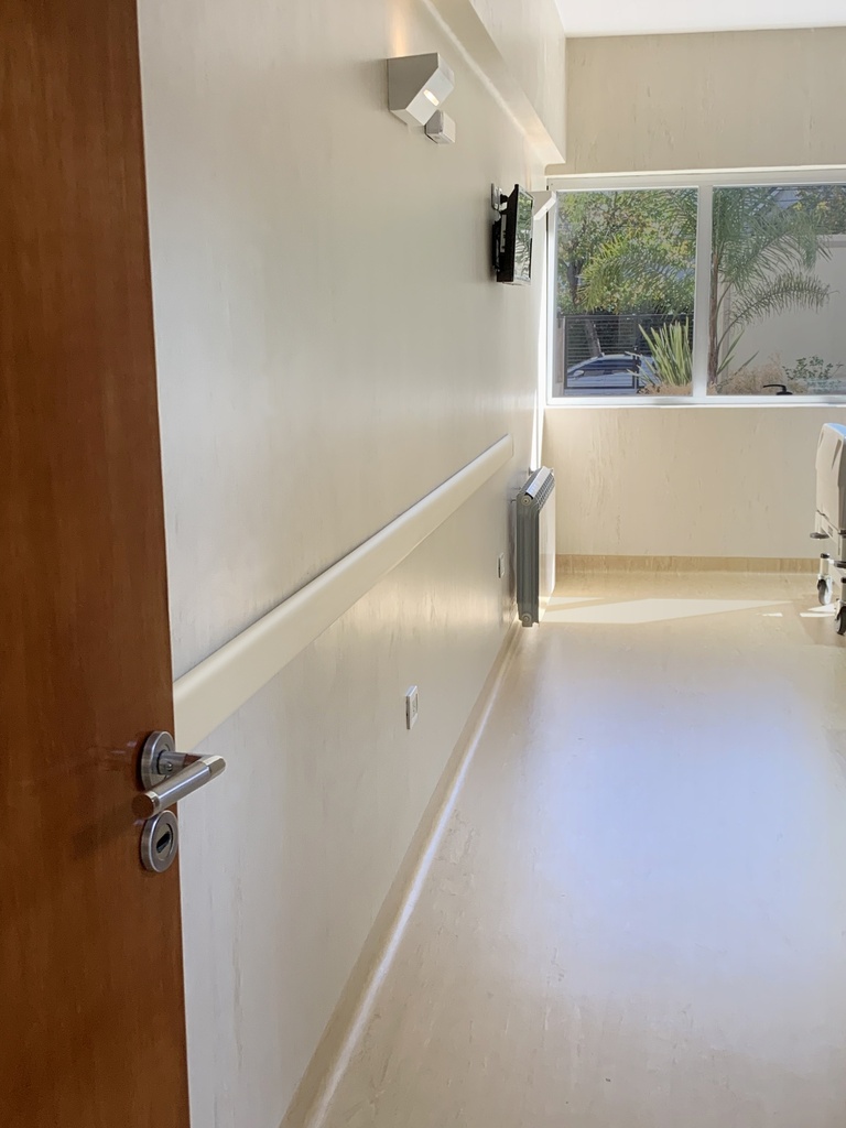 PVC FRENTE GUARDACAMILLA 100mm x 2,5m BEIGE